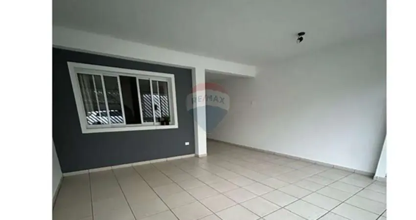 Casa com 3 dorms e churrasqueira e com 2 salões independentes para locação