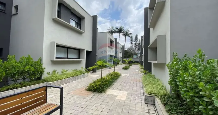 Casa nova em condomínio no campo belo com 4 suítes, piscina e estrutura para elevador