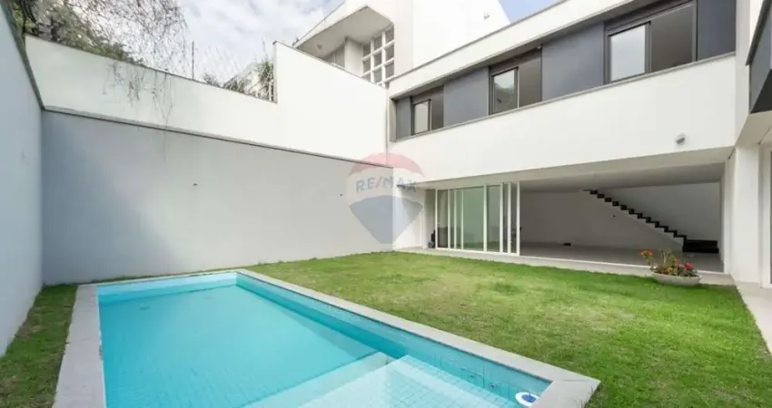 Casa nova em condomínio no coração do campo belo com estrutura para elevador