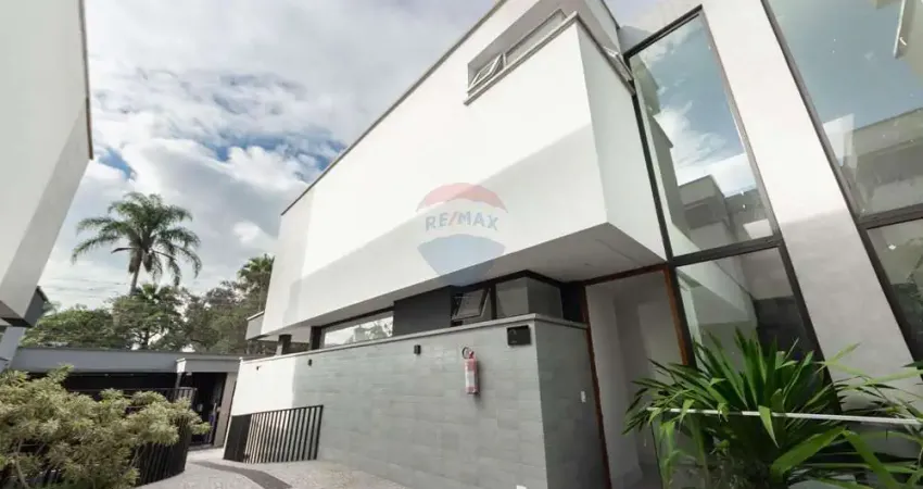 Casa nova em condomínio no coração do campo belo com estrutura para elevador