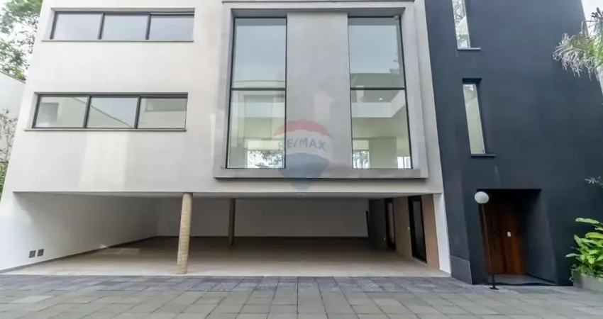 Casa nova em condomínio fechado no campo belo com 4 suítes, piscina e estrutura para elevador