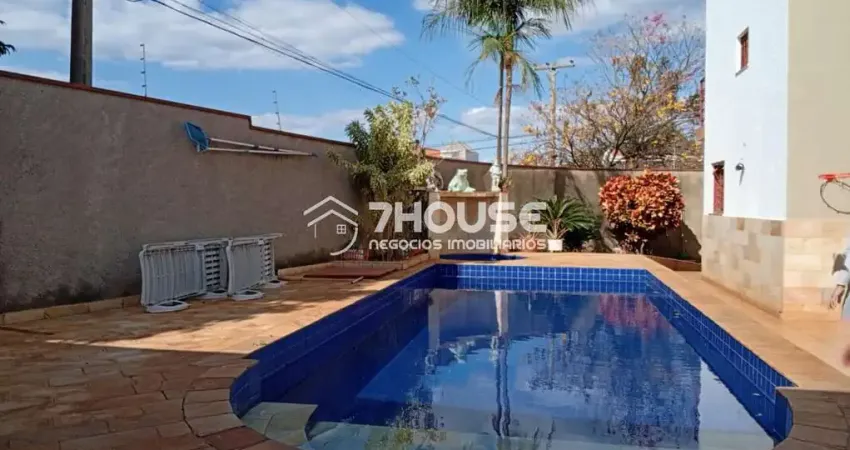 Casa à venda em Paulínia-SP, Jardim Europa: 3 quartos, 1 suíte, 3 banheiros, 4 vagas, 300 m² de área. Venha conferir!