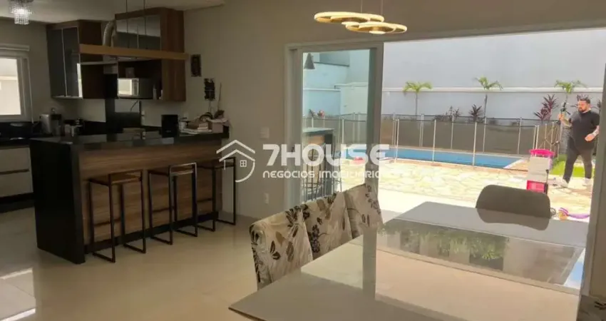 Residência de luxo em condomínio no Jardim São Marcos, Valinhos-SP: 3 quartos, 3 suítes, 5 banheiros e 2 vagas de garagem.