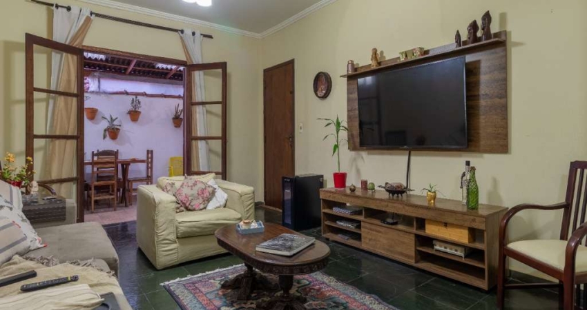 Casa em Santana, 300 m²,  3 Dormitórios e 5 vagas.