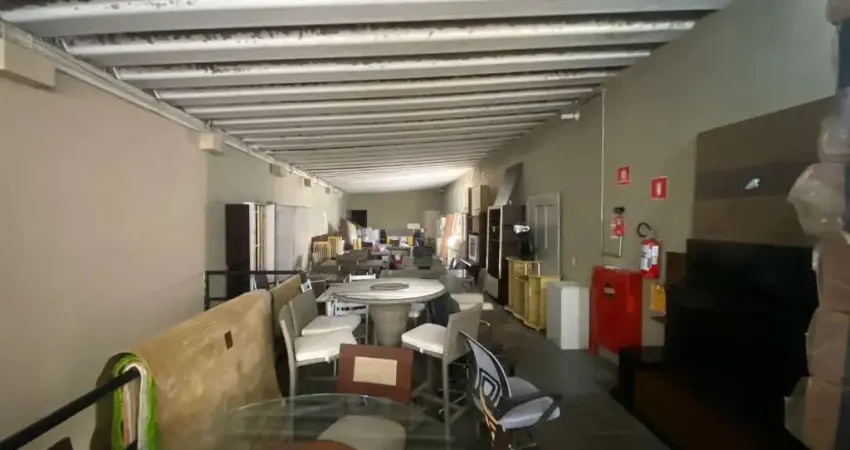 Predio de 5 pavimentos totalizando 1100 m²  com 4 banheiros. ideal para comercio de rua.  frente de 10 metros totalmente espaçoso.