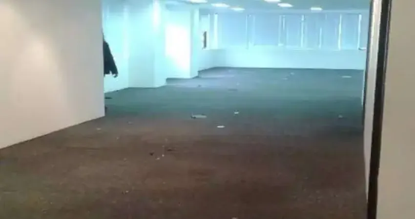 Conj. Comercial no Condomínio Itamambuca no Brooklin com 223m² 2 salas 4 banheiros 5 vagas.
