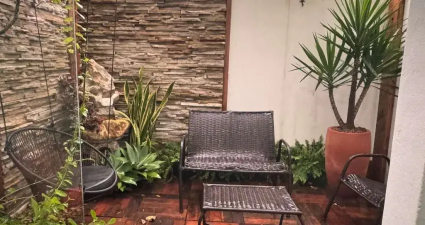 Casa em condomínio fechado - jardim sandra, com 03 dormitórios