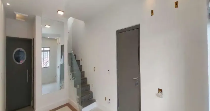 Casa sobrado à venda de 4 dormitórios sendo 1 suíte e 2 vagas na saúde