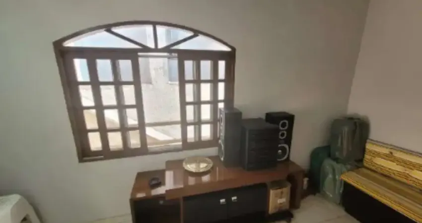 Excelente oportunidade de investimento em São Paulo-SP: Casa à venda na Vila Formosa com 2 quartos, 1 suíte, 2 banheiros, 2 vagas de garagem e 171m² de área!