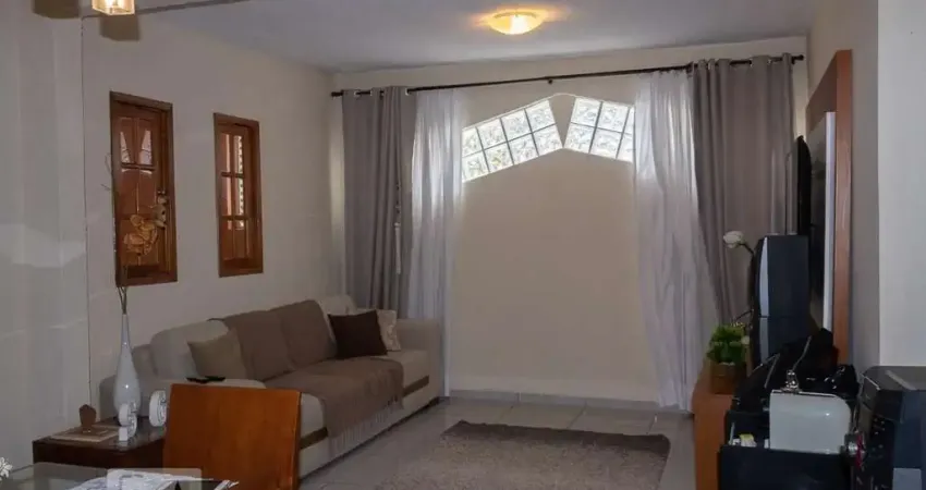 Casa à Venda - Água Fria, 3 Quartos,  240 m2