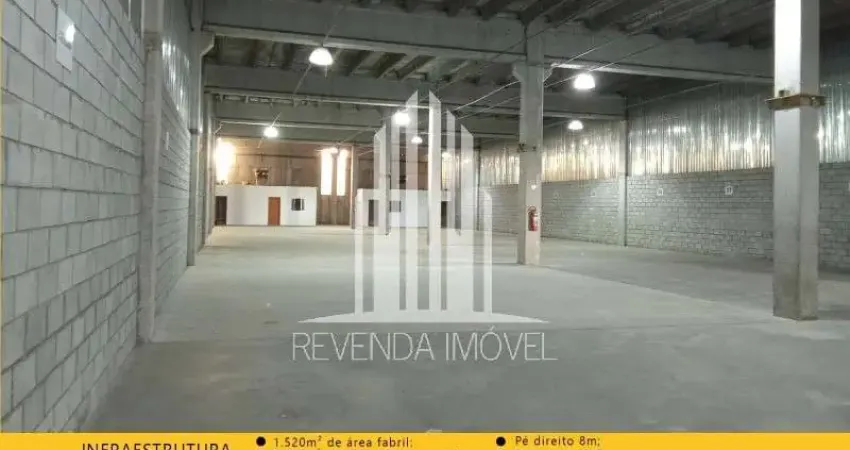 Galpão industrial 1.100m² de área em condomínio para locação em sp - parque são domingos: 2 salas, 1 banheiro, 2 vagas!