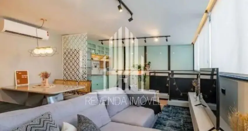 Excelente oportunidade Comprar ou Alugar, de porteira fechada!!! Linda Cobertura duplex Com 1 Suíte, 1 Vaga e 65m² na Vila Olímpia!  A cobertura conta