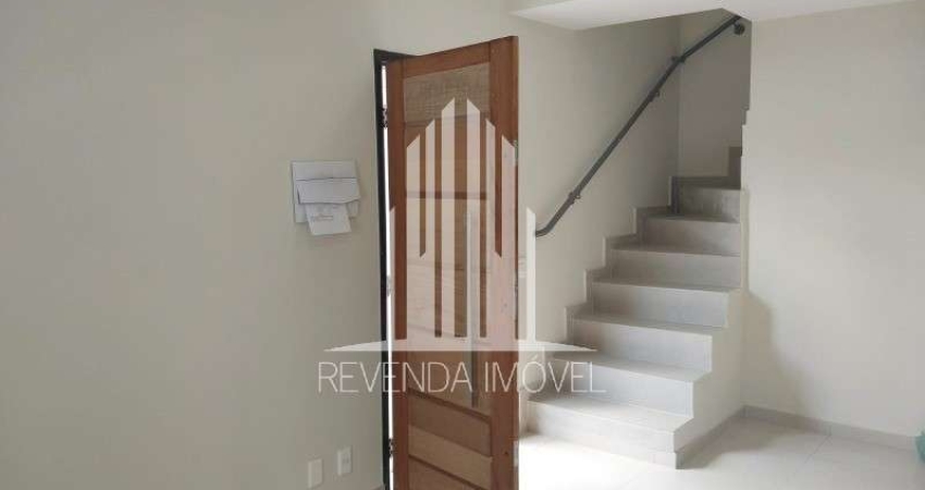 Sobrado Novo, com 3 dormitórios sendo 1 suíte com varanda . Todos com piso vinílico. Escada em porcelanato. Sala para dois ambientes , lavado ,copa e cozinha integrados , 2 vagas na garagem , portão a