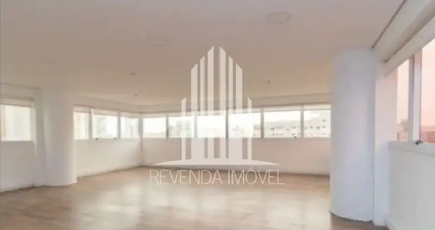 Sala Comercial de Alto Padrão no Jardim Paulista - São Paulo-SP: 4 Banheiros, 5 Vagas de Garagem, 165m².