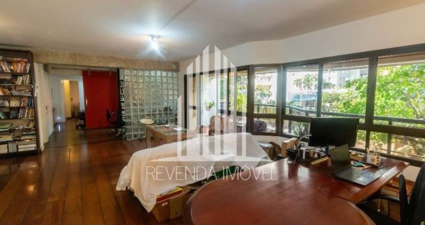 MARAVILHOSO APARTAMENTO PARA LOCAÇÃO NO ITAIM BIBI - COM 3 SUÍTES, 2 VAGAS, COM 348 M². Seja bem-vindo ao seu novo lar!