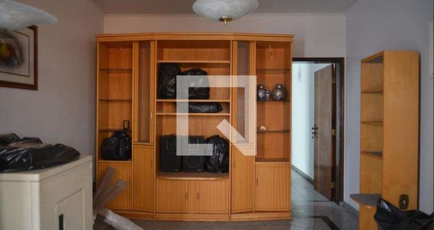 Casa à Venda - Vila Cecília Maria, 3 Quartos,  230 m2