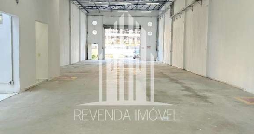 Galpão Comercial para Locação na Vila Prudente em São Paulo-SP: 3 Salas, 3 Banheiros, 6 Vagas de Garagem, 645m² de Área