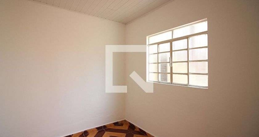 Casa à Venda - Jardim Independência, 2 Quartos,  50 m2
