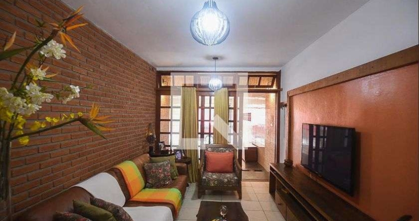 Casa à Venda - Parque Pinheiros, 4 Quartos,  149 m2
