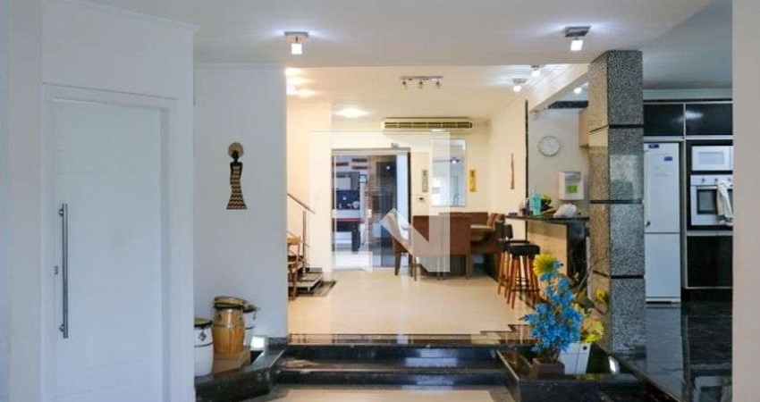 Casa à Venda - Jardim São Caetano, 6 Quartos,  350 m2