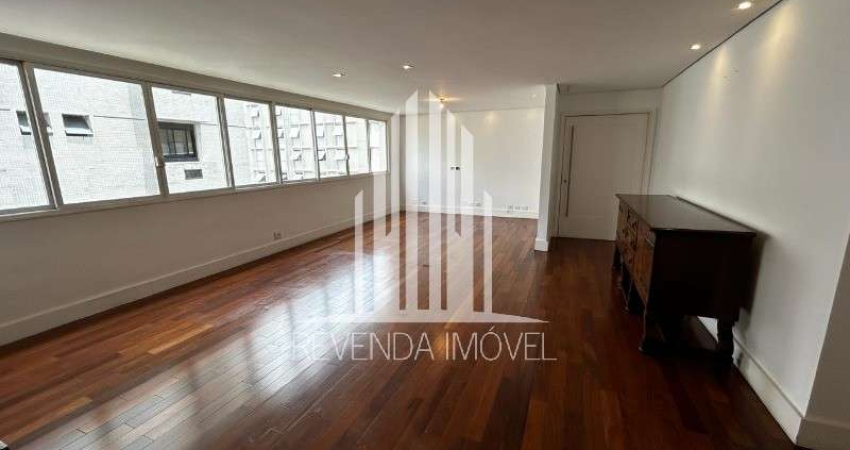 Aluguel de Apartamento de 3 Quartos no Itaim Bibi, São Paulo-SP: 190m², 1 Suíte, 3 Banheiros, 2 Vagas de Garagem.
