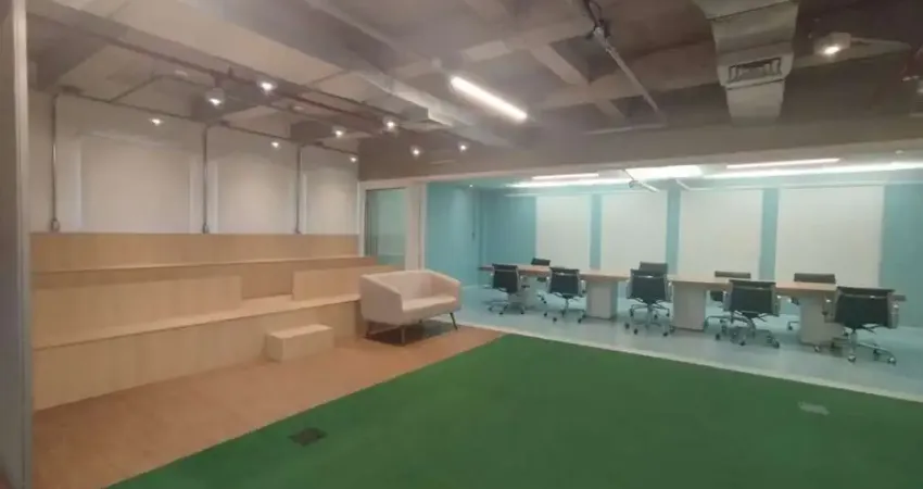 Sala comercial para locação em Pinheiros, com 120m² e 2 vagas de garagem.