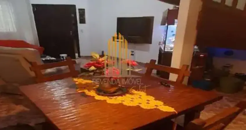 Casa assobradada em perdizes de 170m² com 3 quartos, 2 banheiros e não possui vagas á venda