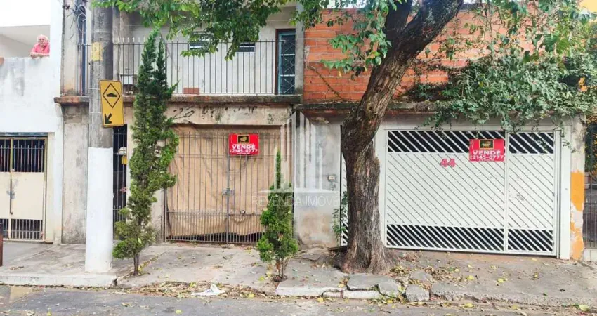 Casa de 250m² · 4 dormitórios · 3 banheiros · 2 vagas de garagem cobertas