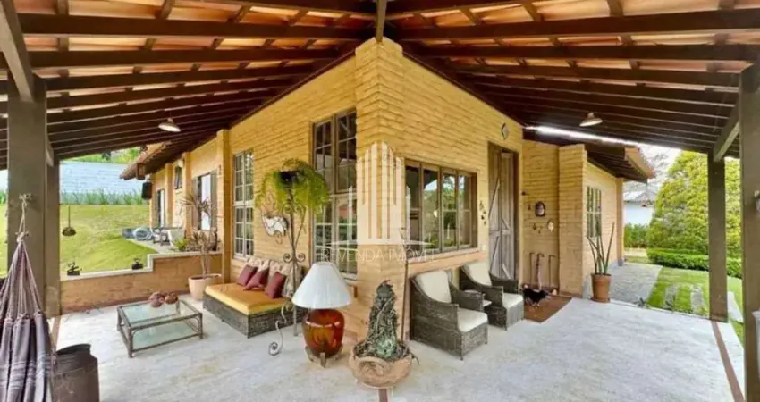 Venda de Casa em Condomínio Exclusivo em Cotia-SP, Paisagem Renoir: 2 Quartos, 2 Banheiros, 5 Vagas, 184,68m². Imperdível!