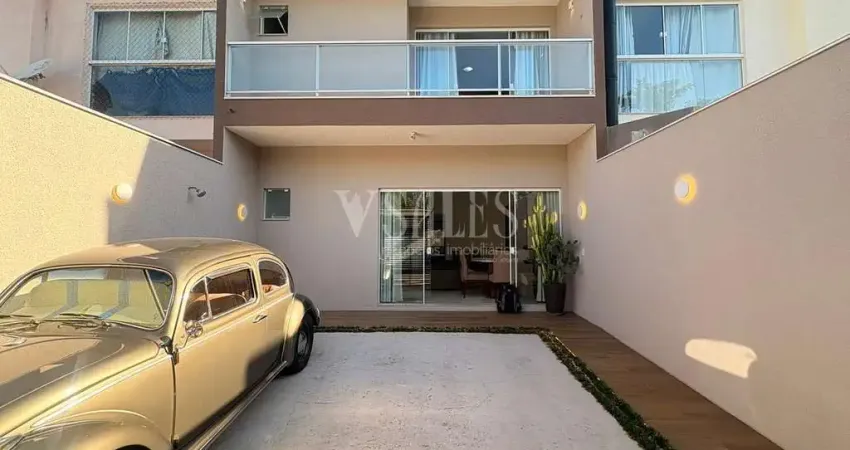 Sobrado Exclusivo na Praia dos Amores, Conforto, Sofisticação e Localização Privilegiada