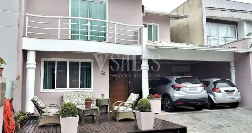 Seu novo lar: casa em condomínio com piscina - 4 quarto e suite