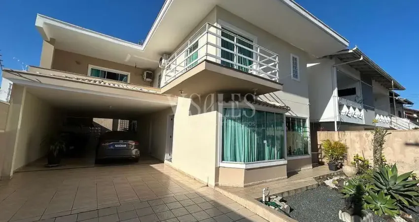 Casa com 4 quartos à venda na R.Antero Chaves, Dom Bosco, Itajaí