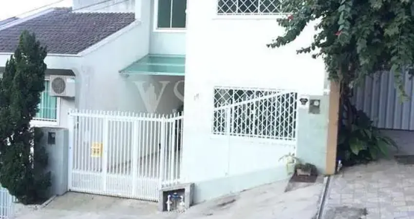 Sobrado 3 dormitórios 3 Banheiros 1 vaga Balneário Camboriu