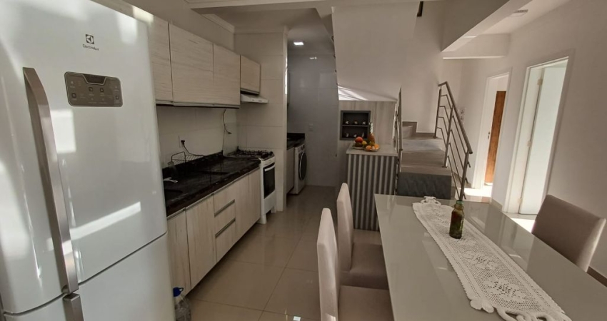 Apartamento Duplex com 3 Dormitórios a  uma Quadra do Mar, Ingleses