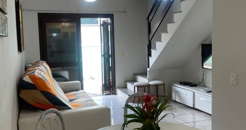 Duplex Geminado de 03 dormitórios a 100 metros do mar.