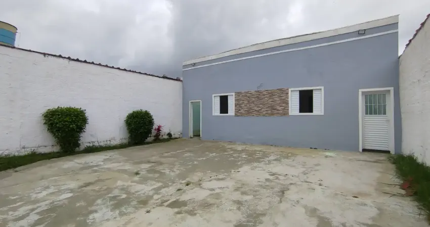 Casa reformada com 3 dormitórios — investimento perfeito perto da praia!
