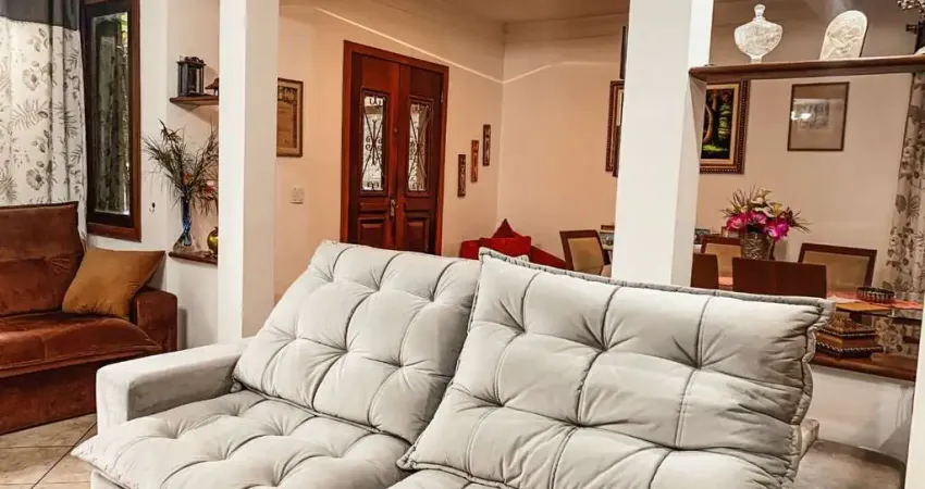 Casa com 3 suítes à venda por R$ 1.500.000 - Vila Santa Cecília - Volta Redonda/RJ