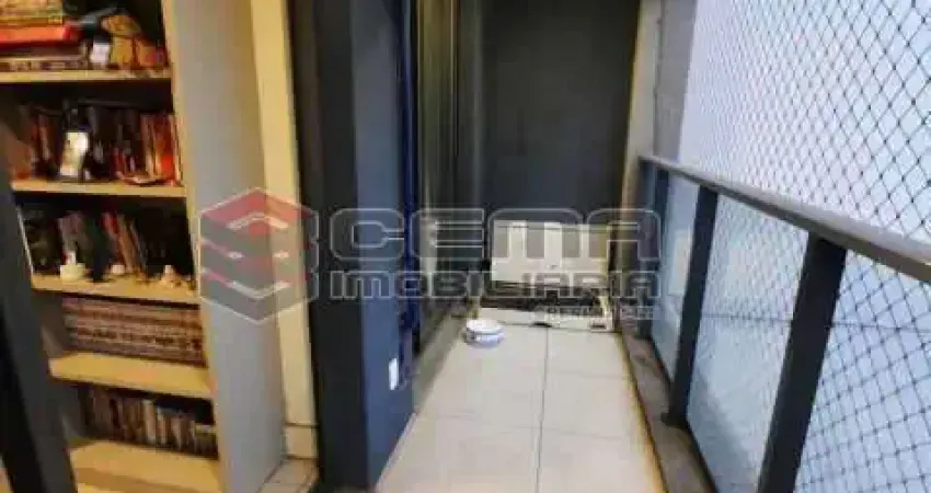 Apartamento com 1 quarto para alugar na Rua do Resende, Centro, Rio de Janeiro