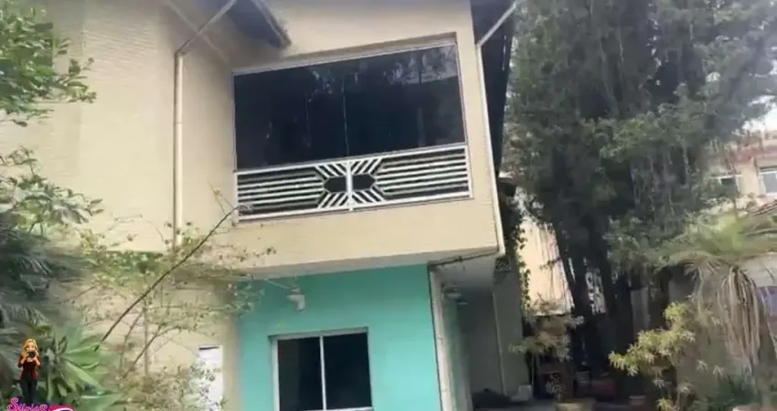 Sobrado na aparecida isolado e com piscina | silvia simone imóveis