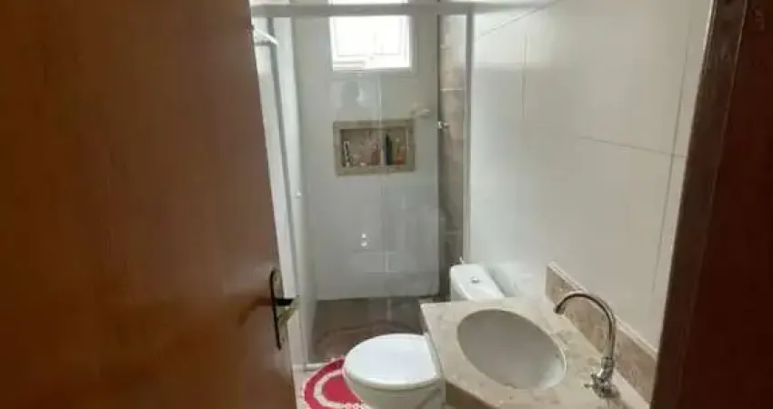 Casa em condomínio na ocian 2 suítes e quintal | silvia simone imóveis