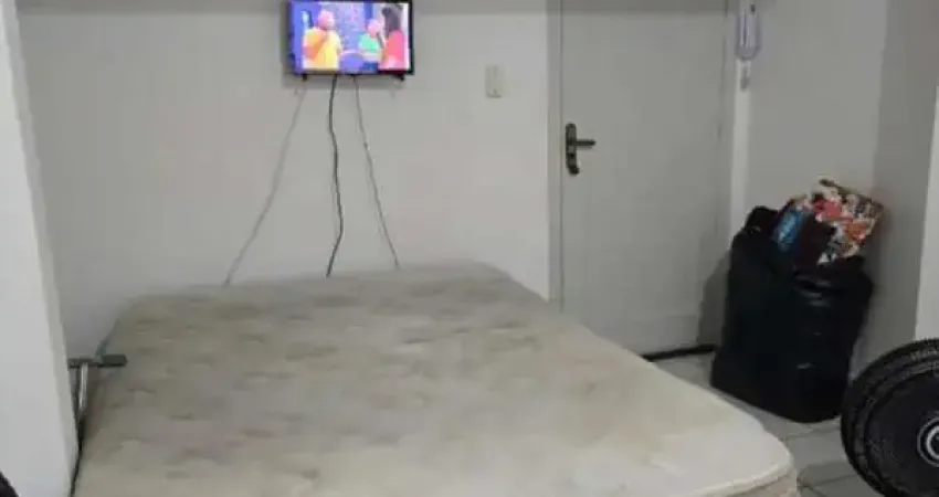 Kitnet no canto do forte 300m da praia | silvia simone imóveis