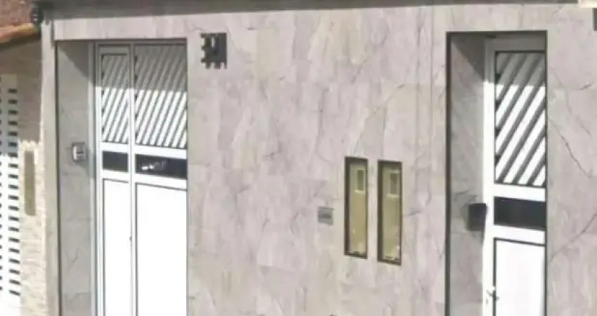 Casa à venda com quintal grande e edícula | silvia simone imóveis