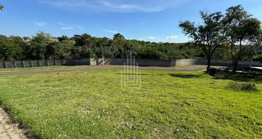 Terreno de Esquina com 3 Frentes à Venda em condominio
