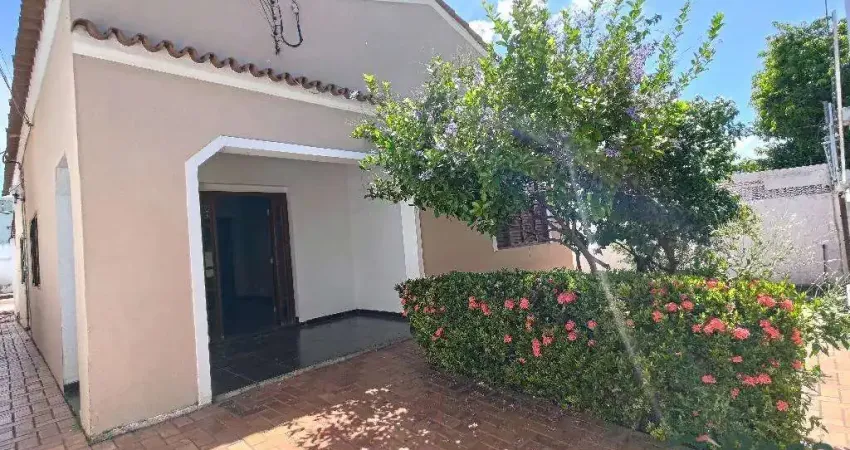 Casa com 2 quartos para alugar no Centro Norte, Cuiabá 