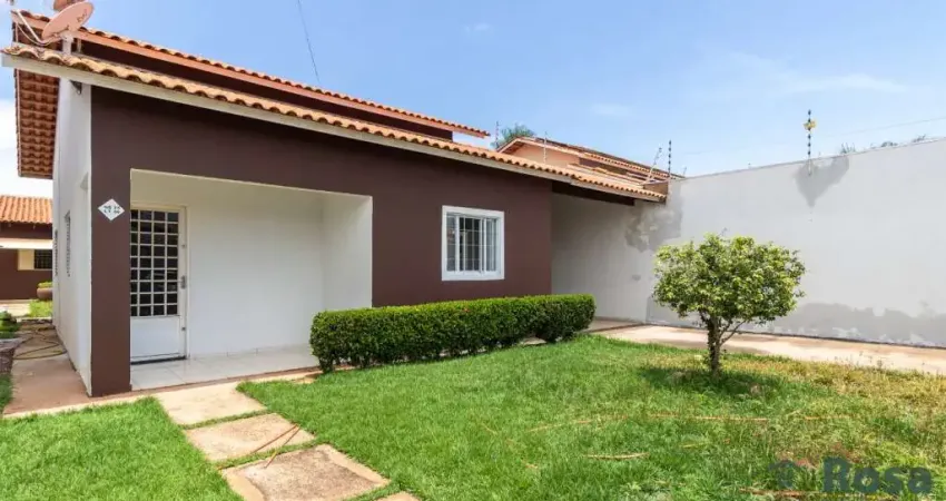 Casa Térrea com 3 Quartos, quintal amplo no Bairro Chapéu do Sol, Várzea Grande. - CA5065