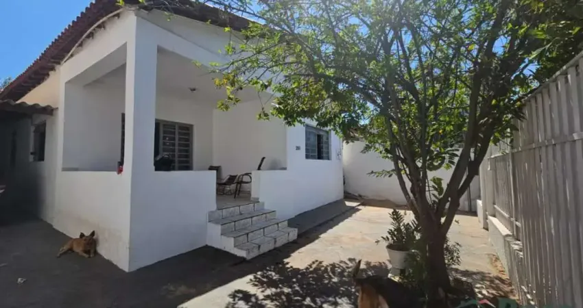 Casa para venda com perfeita localização comercial no bairro jardim cuiabá