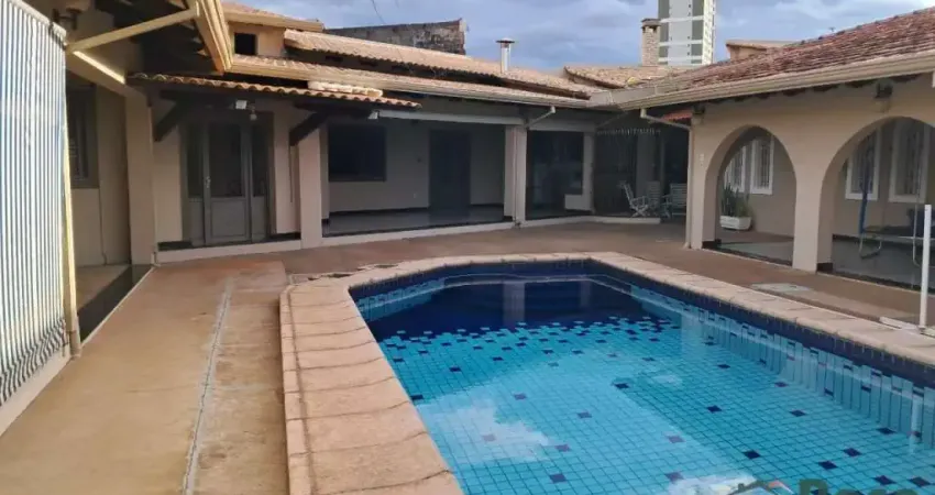 Casa de Alto Padrão para venda ou para fins comerciais no Jardim Primavera, Cuiabá - MT