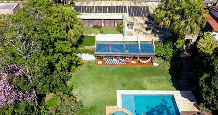 Casa no Condomínio Estância Parque Atibaia com  400M2 AU e 6 dormitórios Piscina e área Gourmet.