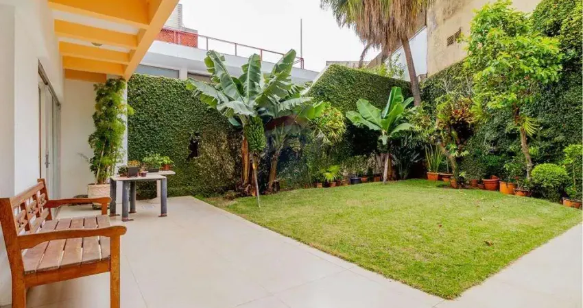 Vende-se casa sofisticada com 523m2, 5 dormitórios, 3 suítes e 5 vagas, R$ 3.900.000, Rua Dr. Manoel Maria Tourinho, Perdizes / Pacaembu