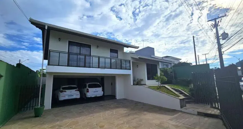 Casa com 4 dormitórios à venda, 210 m² por R$ 850.000,00 - Centro - Campo Largo/PR